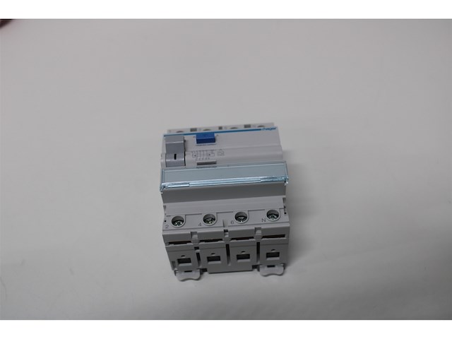 Hager cea440d cea440d fi-stroomonderbreker a 4-polig 40a 0.1a 400v - afbeelding 2 van  2