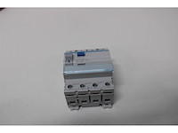 Hager cea440d cea440d fi-stroomonderbreker a 4-polig 40a 0.1a 400v - afbeelding 2 van  2