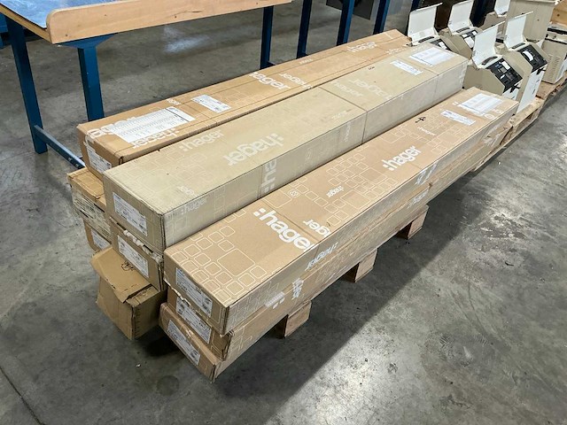 Hager pvc ba7 partij kabelgoot - afbeelding 1 van  6
