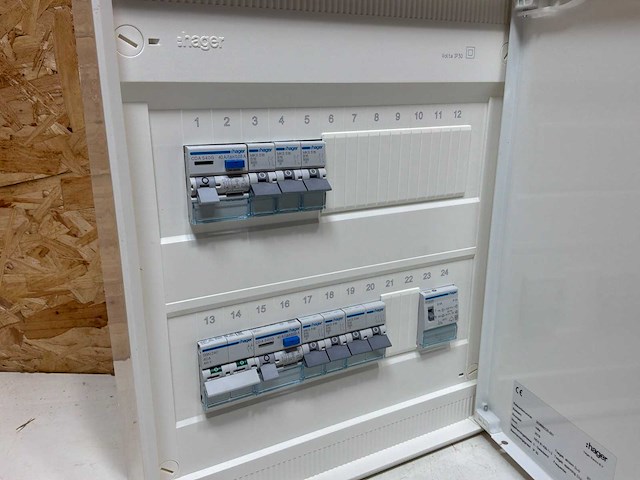 Hager va24cn opbouw verdeelkast - afbeelding 6 van  10