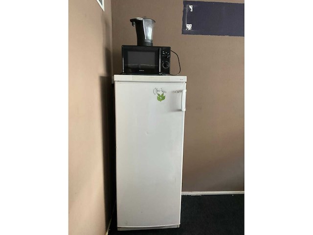 Haier, tefal, inventum koelkast, waterkoker, magnetron - afbeelding 1 van  7