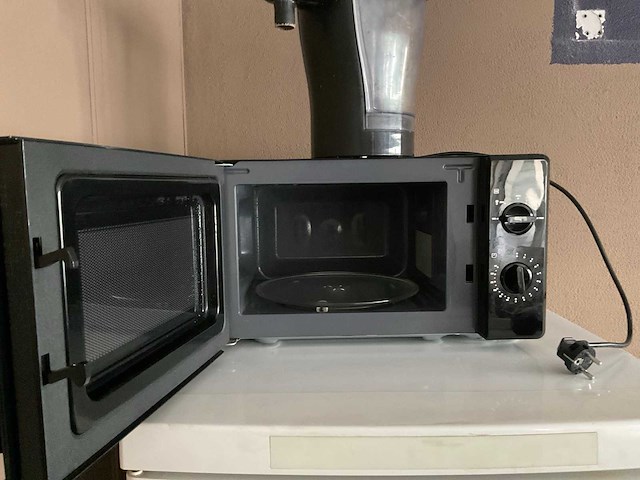 Haier, tefal, inventum koelkast, waterkoker, magnetron - afbeelding 4 van  7