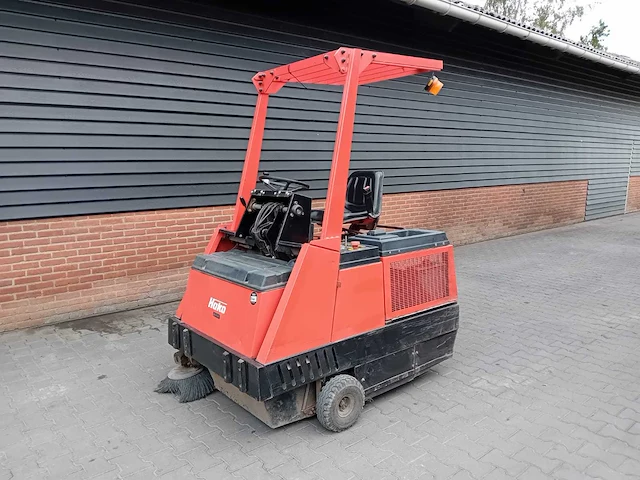 Hako - jonas - straatveegmachine - afbeelding 1 van  8