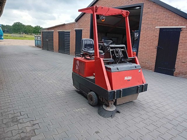 Hako - jonas - straatveegmachine - afbeelding 2 van  8