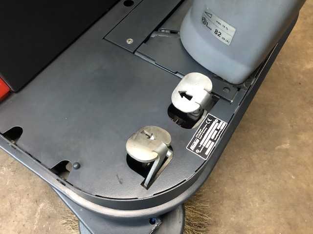 Hako - sweepmaster b980 rh - hooglosser bj.2015 veegmachine. - afbeelding 18 van  18