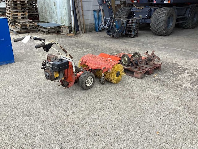 Hako 3627 gemotoriseerde borstelmachine - afbeelding 1 van  10