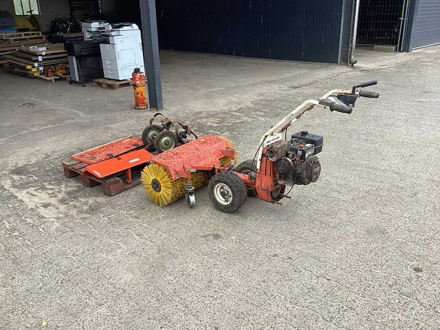 Hako 3627 gemotoriseerde borstelmachine - afbeelding 3 van  10