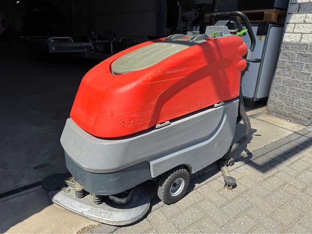 Hako b70 zelfrijdende schrobmachine - afbeelding 1 van  5