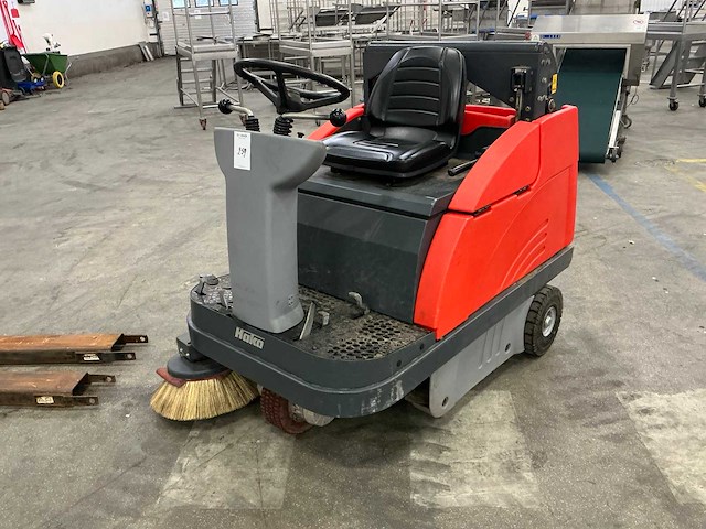 Hako b980 rh zelfrijdende veegmachine - afbeelding 1 van  6