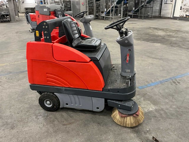 Hako b980 rh zelfrijdende veegmachine - afbeelding 3 van  6