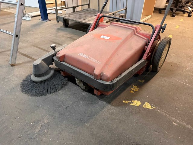 Hako clean handveegmachine industriële vloerreiniger met zijborstel - afbeelding 2 van  4