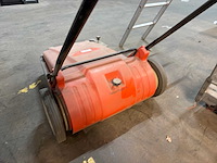 Hako clean handveegmachine industriële vloerreiniger met zijborstel - afbeelding 4 van  4