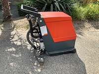 Hako hakomatic b430 zelfrijdende schrobmachine - afbeelding 9 van  10