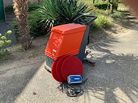 Hako hakomatic b430 zelfrijdende schrobmachine - afbeelding 1 van  10