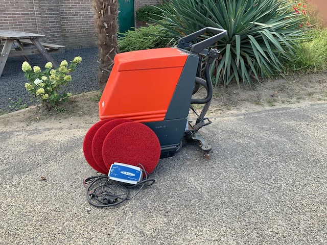 Hako hakomatic b430 zelfrijdende schrobmachine - afbeelding 3 van  10