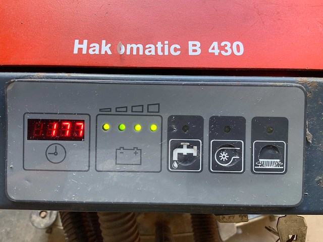 Hako hakomatic b430 zelfrijdende schrobmachine - afbeelding 5 van  10