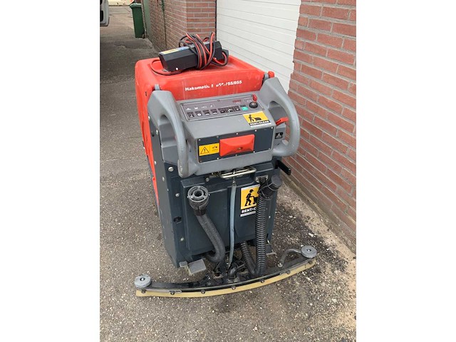 Hako hakomatic b655/755/855 zelfrijdende schrobmachine - acculader - afbeelding 2 van  8
