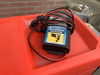 Hako hakomatic b655/755/855 zelfrijdende schrobmachine - acculader - afbeelding 5 van  8