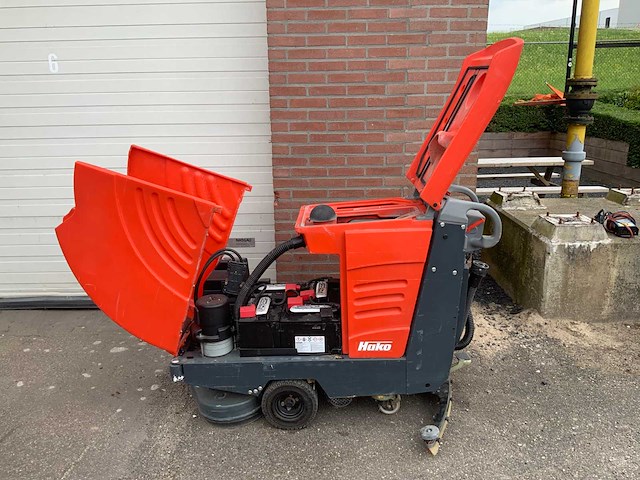 Hako hakomatic b655/755/855 zelfrijdende schrobmachine - acculader - afbeelding 6 van  8