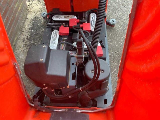 Hako hakomatic b655/755/855 zelfrijdende schrobmachine - acculader - afbeelding 7 van  8