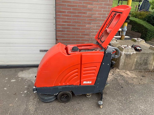 Hako hakomatic b655/755/855 zelfrijdende schrobmachine - acculader - afbeelding 8 van  8