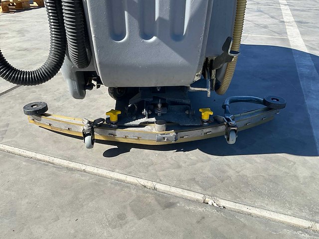 Hako hakomatic b70 cl vloerschrubber - afbeelding 8 van  8