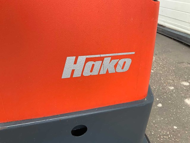 Hako hakomatic e/b 450/530 zelfrijdende veegmachine - afbeelding 6 van  8