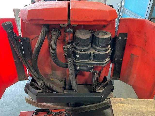 Hako hakomaticb1100 zelfrijdende schrobzuigmachine - afbeelding 3 van  15