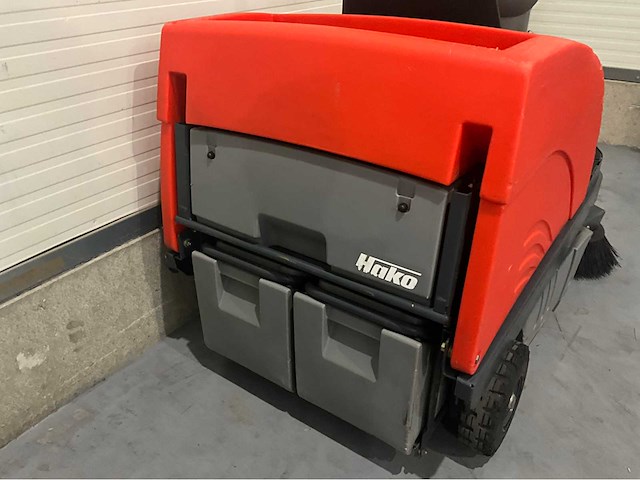 Hako jonas 900 e zelfrijdende opzitveegmachine accu’s 2023 199uur - afbeelding 9 van  12