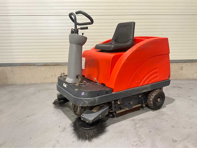 Hako jonas 900 e zelfrijdende opzitveegmachine accu’s 2023 - afbeelding 1 van  13