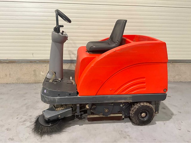 Hako jonas 900 e zelfrijdende opzitveegmachine accu’s 2023 - afbeelding 6 van  13