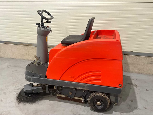 Hako jonas 900 e zelfrijdende opzitveegmachine accu’s 2023 - afbeelding 7 van  13