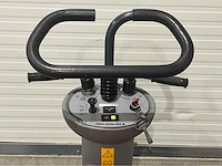 Hako jonas 900 e zelfrijdende opzitveegmachine accu’s 2023 - afbeelding 11 van  13
