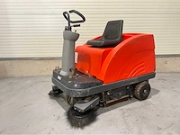 Hako jonas 900 e zelfrijdende opzitveegmachine accu’s 2023