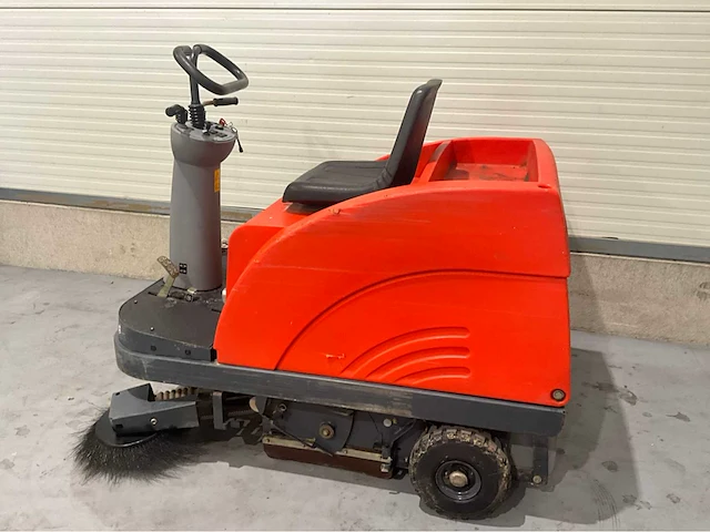 Hako jonas 900 e zelfrijdende opzitveegmachine accu’s 2023 - afbeelding 7 van  13