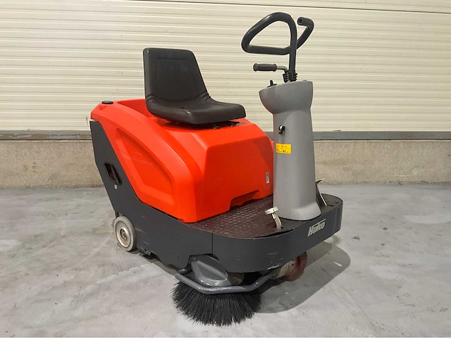 Hako sweepmaster - b800 r - accu’s 2023 - zelfrijdende opzitveeg-zuigmachine - afbeelding 1 van  14