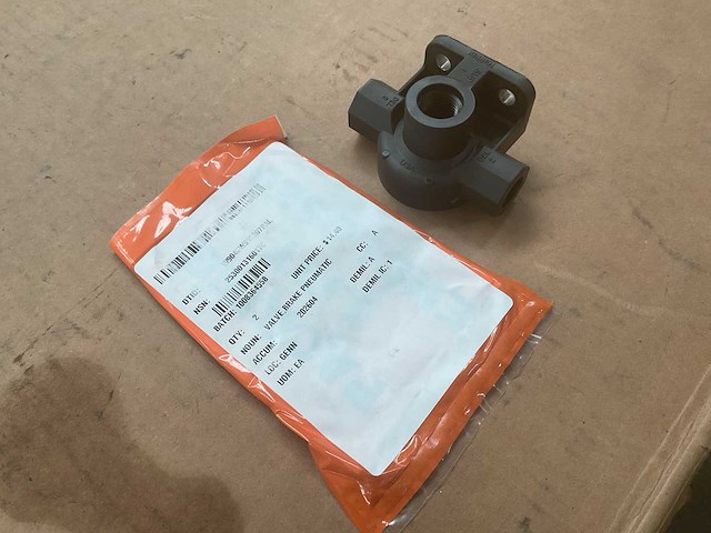 Haldex pneumatic brake valve (2x) - afbeelding 1 van  4