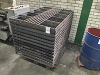 Half fabrikaat stal mestrooster (24x) staal - afbeelding 1 van  3