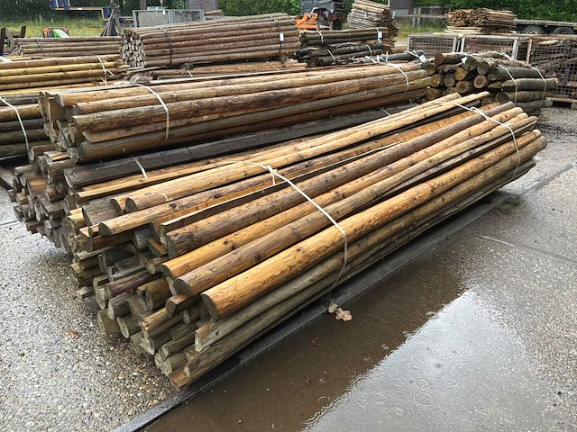 Half ronde palen 3000xø100-70mm (139x) - afbeelding 1 van  6