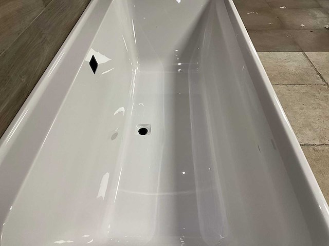 Half vrijstaand bad 180 x 80 cm - afbeelding 2 van  12