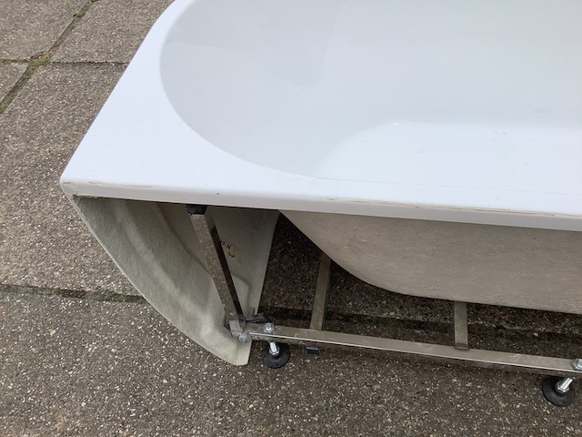 Half vrijstaand ligbad 180x80 cm, wit - afbeelding 9 van  9