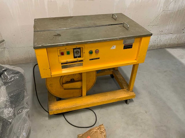 Halfautomatische omsnoeringsmachine verpakkingsmachines - afbeelding 1 van  4