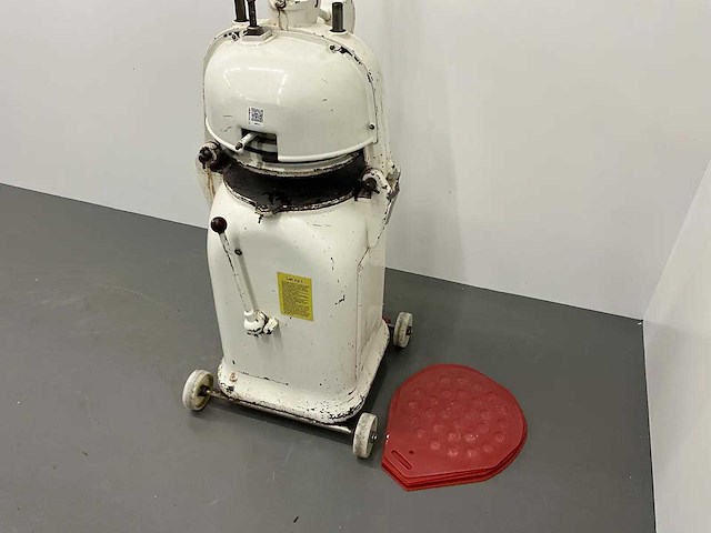 Halfautomatische verdeel- en opbolmachine - afbeelding 4 van  5