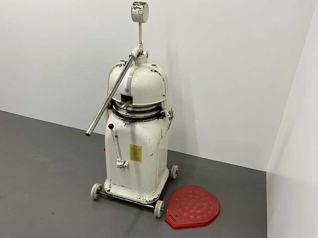 Halfautomatische verdeel- en opbolmachine - afbeelding 1 van  8