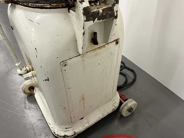 Halfautomatische verdeel- en opbolmachine - afbeelding 5 van  8