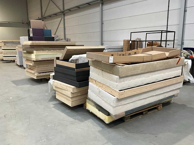 Halffabricaat bedden en hockers - afbeelding 7 van  7