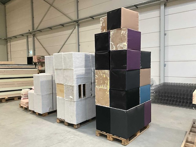 Halffabricaat bedden en hockers - afbeelding 2 van  7