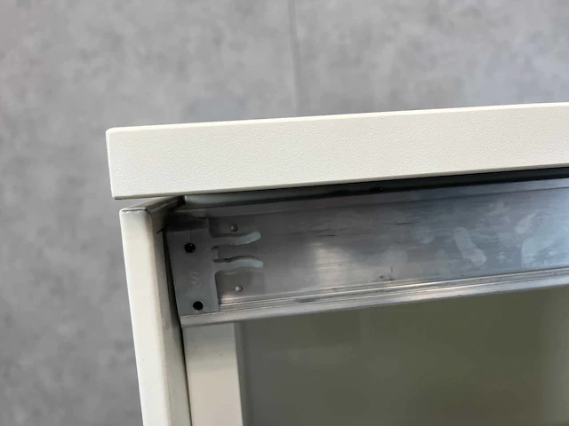 Halfhoge akoestische schuifdeurkast - afbeelding 9 van  10