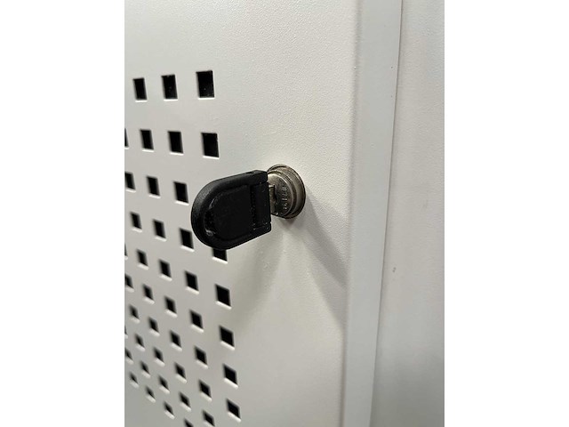 Halfhoge stalen akoestische schuifdeurkast - afbeelding 6 van  12