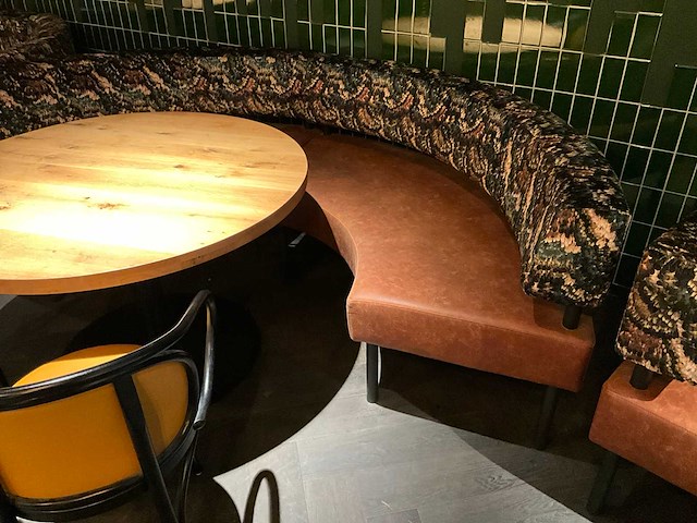 Halfrond eethoek opstelling - afbeelding 3 van  5